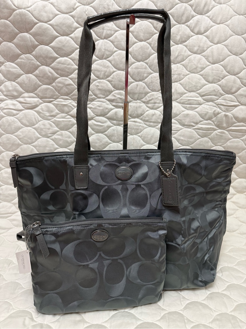 Coach Getaway Silver/Gray Signature Nylon Packable Weekender with Matching Pouch - Picture 3 of 13